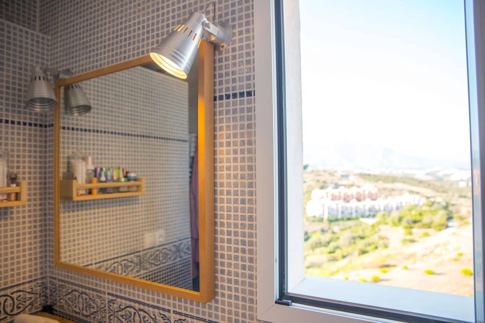 Apartamento de 2 habitaciones en La Duquesa / Puerto de la Duquesa en venta - 250.000 € (Ref: 9677167)