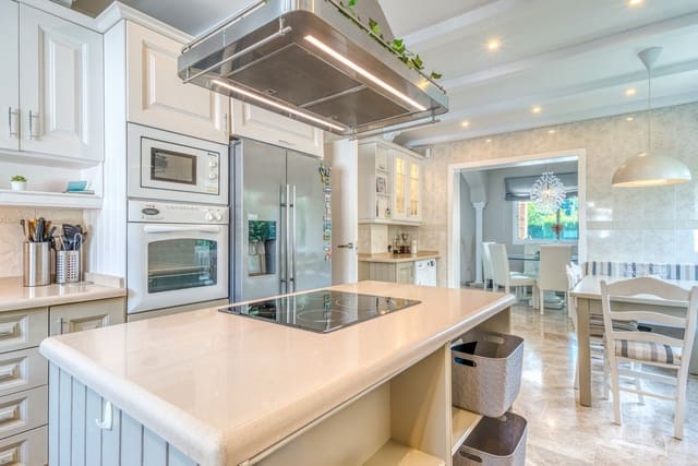 4 soverom Villa til salgs i Calahonda, Mijas - € 1 299 000 (Ref: 9677169)