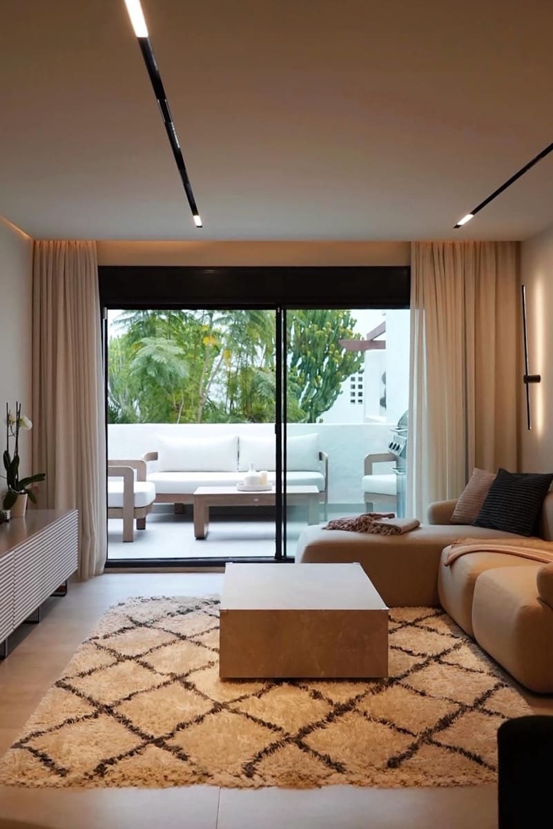 3 bedroom Apartment for sale in Nueva Andalucia - € 816,000 (Ref: 9677170)