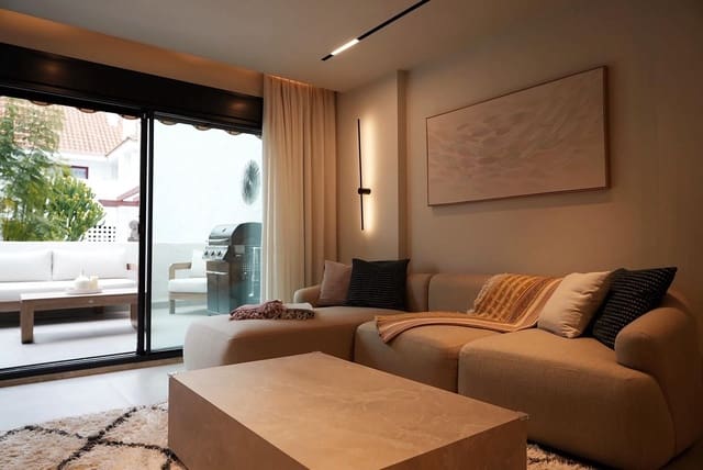 3 bedroom Apartment for sale in Nueva Andalucia, Marbella - € 816,000 (Ref: 9677170)