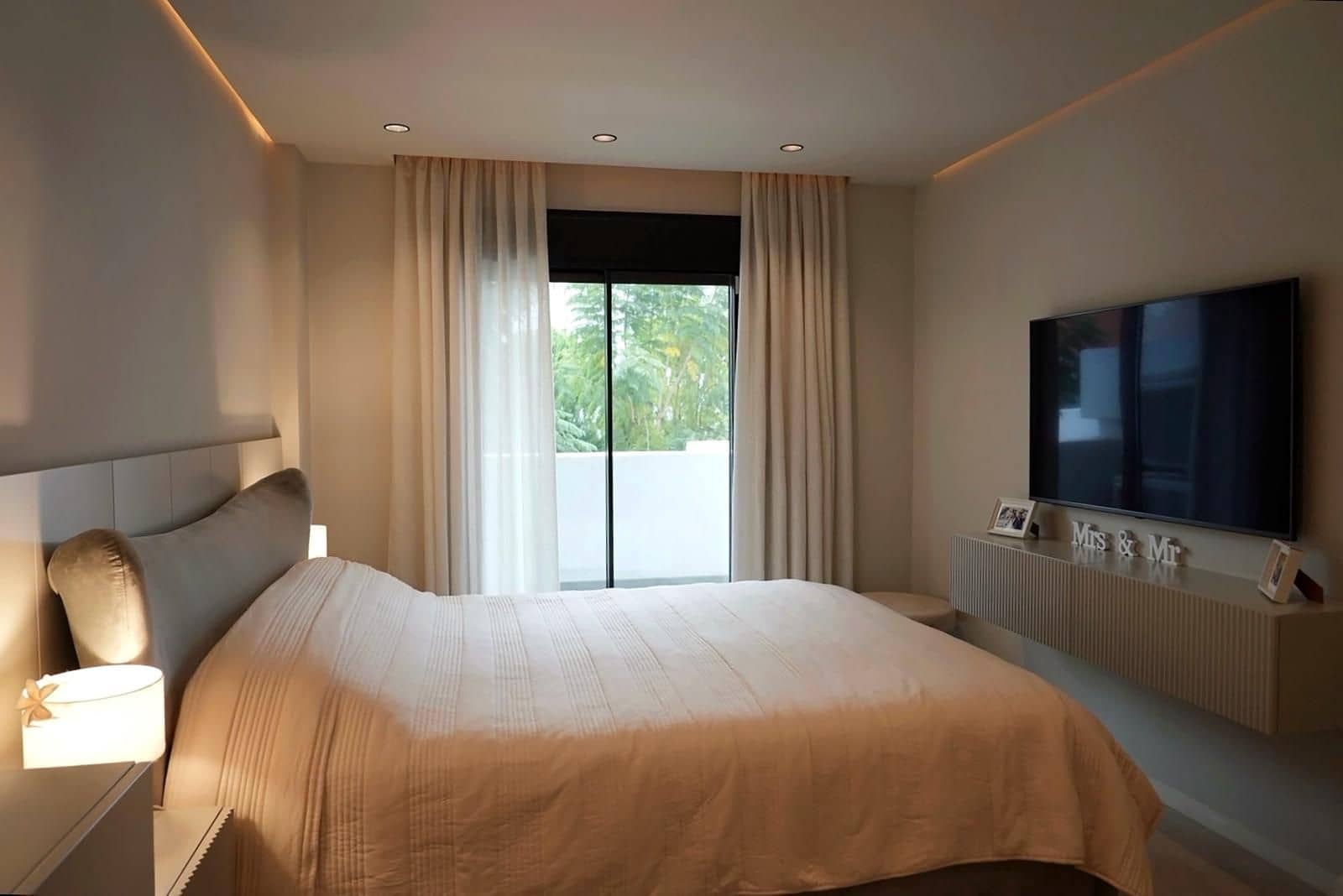 3 bedroom Apartment for sale in Nueva Andalucia - € 816,000 (Ref: 9677170)