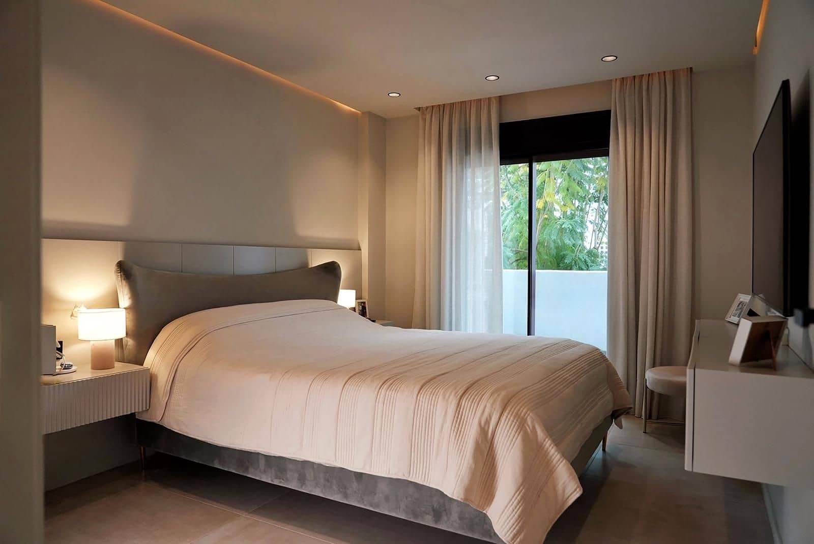 3 bedroom Apartment for sale in Nueva Andalucia - € 816,000 (Ref: 9677170)