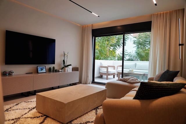 3 bedroom Apartment for sale in Nueva Andalucia, Marbella - € 816,000 (Ref: 9677170)