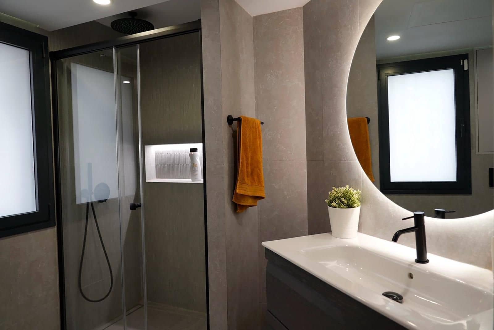 3 bedroom Apartment for sale in Nueva Andalucia - € 816,000 (Ref: 9677170)