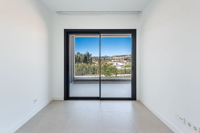 3 bedroom Semi-detached Villa for sale in Atalaya-Isdabe, Estepona - € 749,000 (Ref: 9677182)