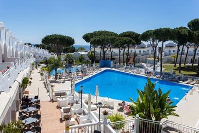 2 makuuhuone Omakotitalo myytävänä paikassa La Reserva, Marbella - 350 000 € (Ref: 9677186)