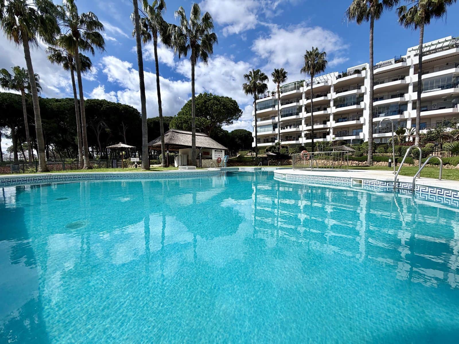 2 slaapkamer Appartement te koop in Calahonda - € 535.000 (Ref: 9677189)