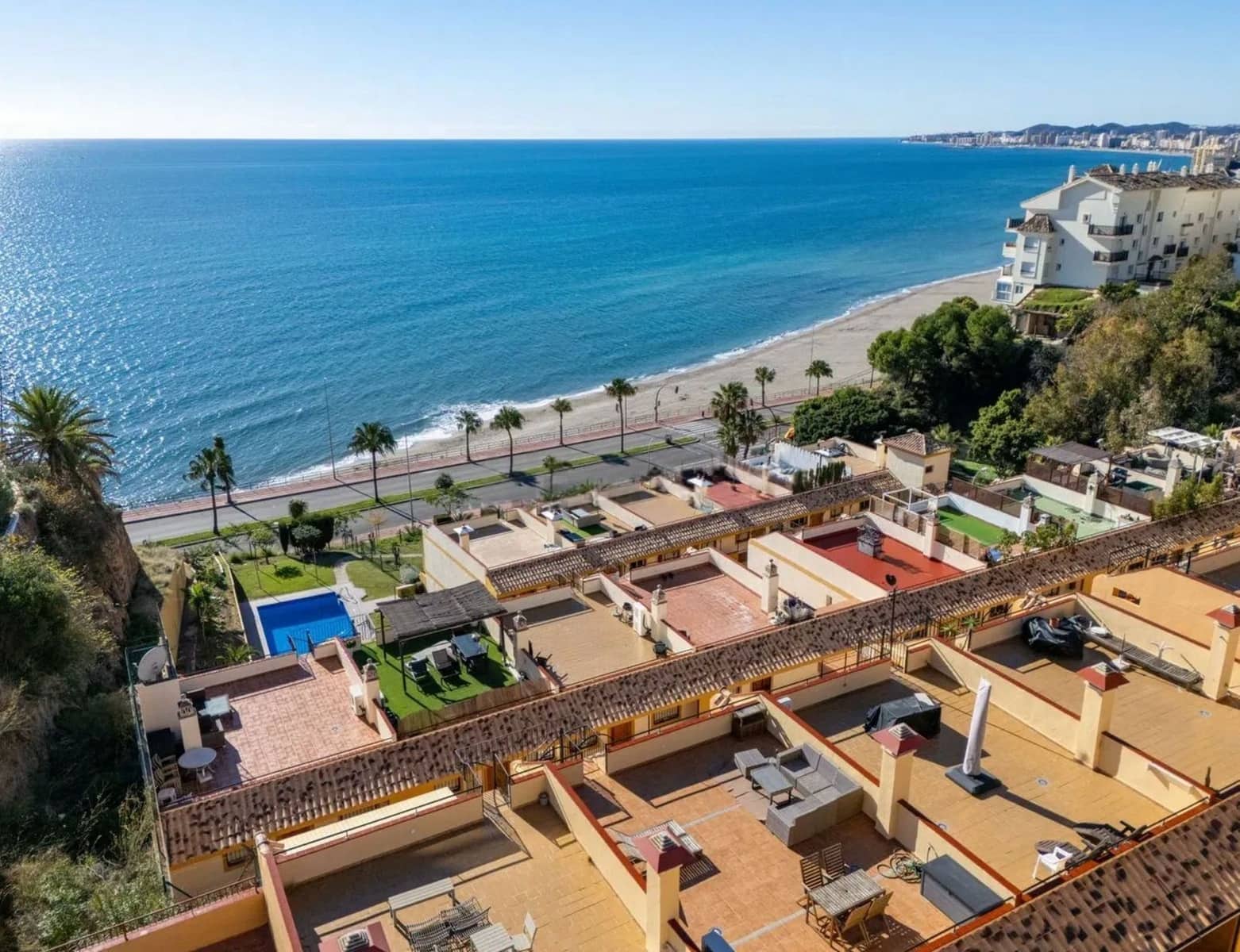 Ático de 2 habitaciones en Benalmádena en venta - 435.000 € (Ref: 9677191)