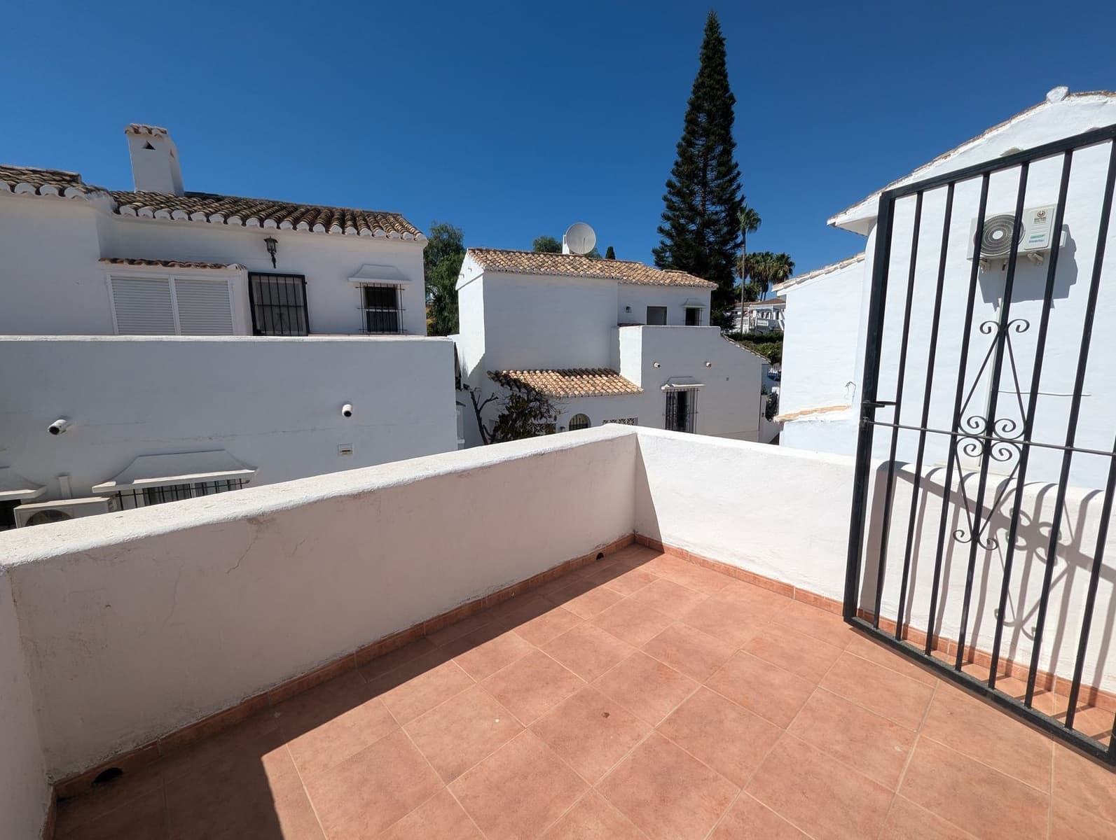Casa de 3 habitaciones en Calahonda en venta - 449.000 € (Ref: 9677194)