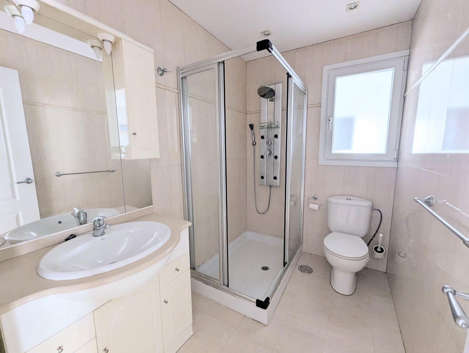 Casa de 3 habitaciones en Calahonda en venta - 449.000 € (Ref: 9677194)