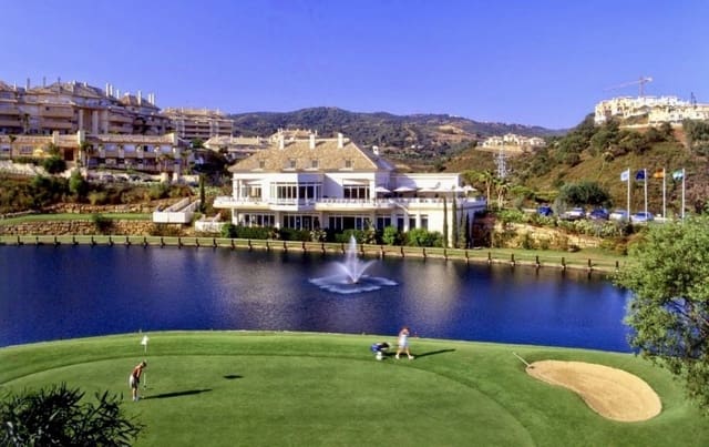 Ático de 3 habitaciones en Elviria, Marbella en venta - 1.550.000 € (Ref: 9677197)