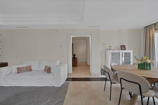 Chalet de 7 habitaciones en Puerto Banus, Marbella en venta - 2.395.000 € (Ref: 9677204)