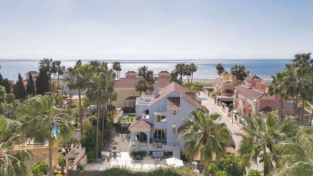 Chalet de 7 habitaciones en Puerto Banus, Marbella en venta - 2.395.000 € (Ref: 9677204)