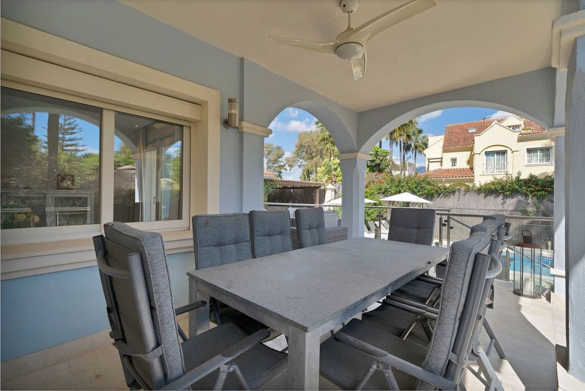 Chalet de 7 habitaciones en Puerto Banus en venta - 2.395.000 € (Ref: 9677204)