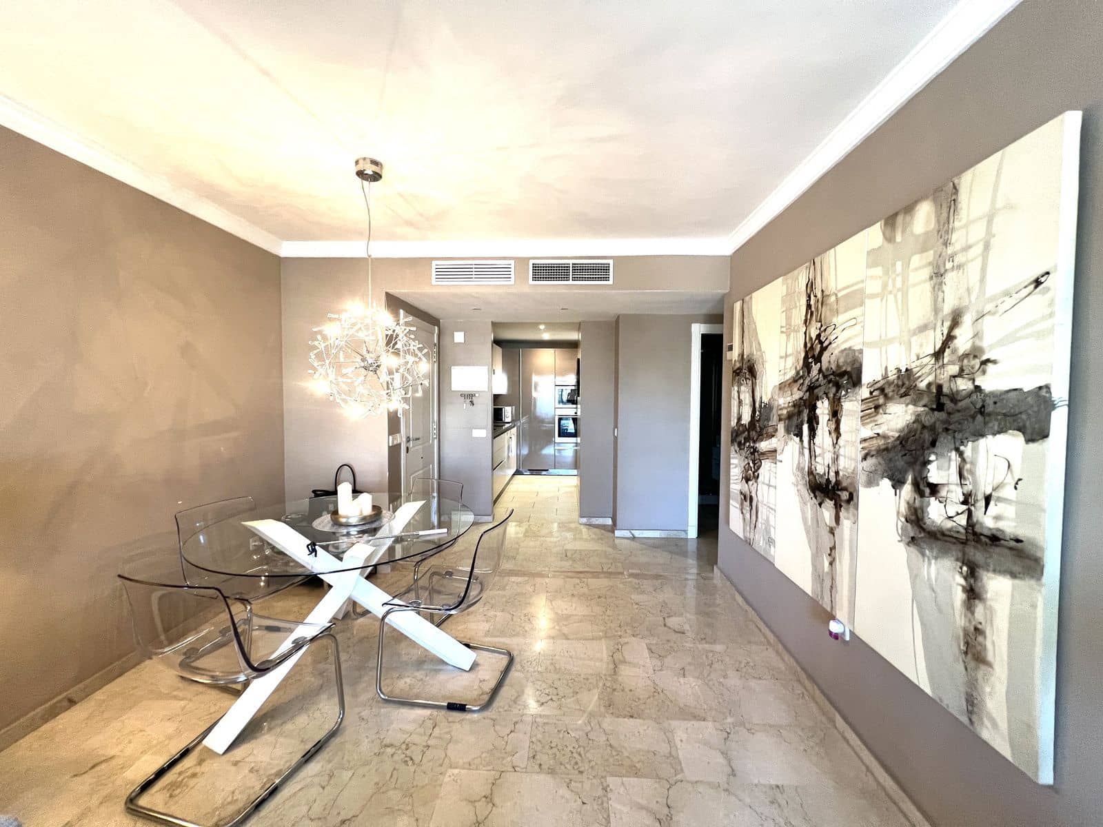 2 sovrum Lägenhet till salu i Puerto Banus - 700 000 € (Ref: 9677210)