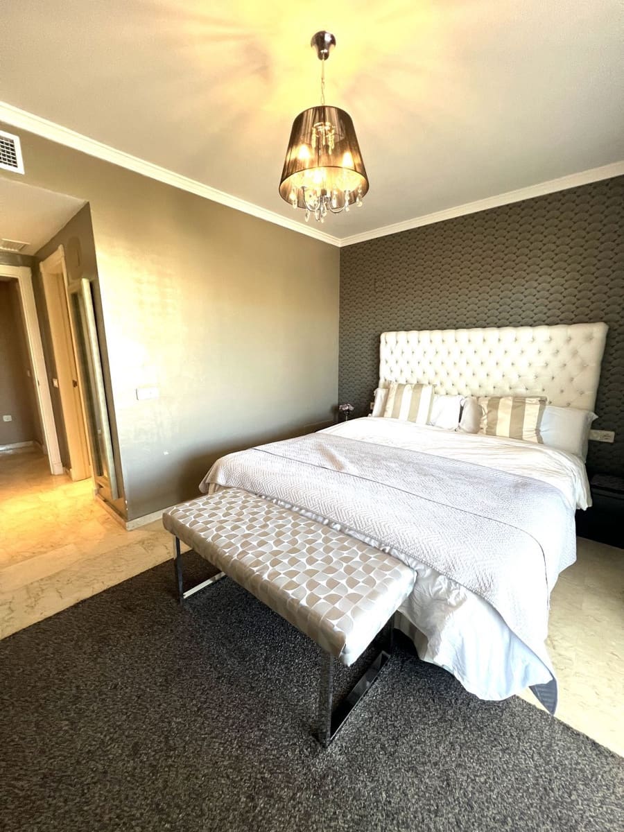 2 sovrum Lägenhet till salu i Puerto Banus - 700 000 € (Ref: 9677210)