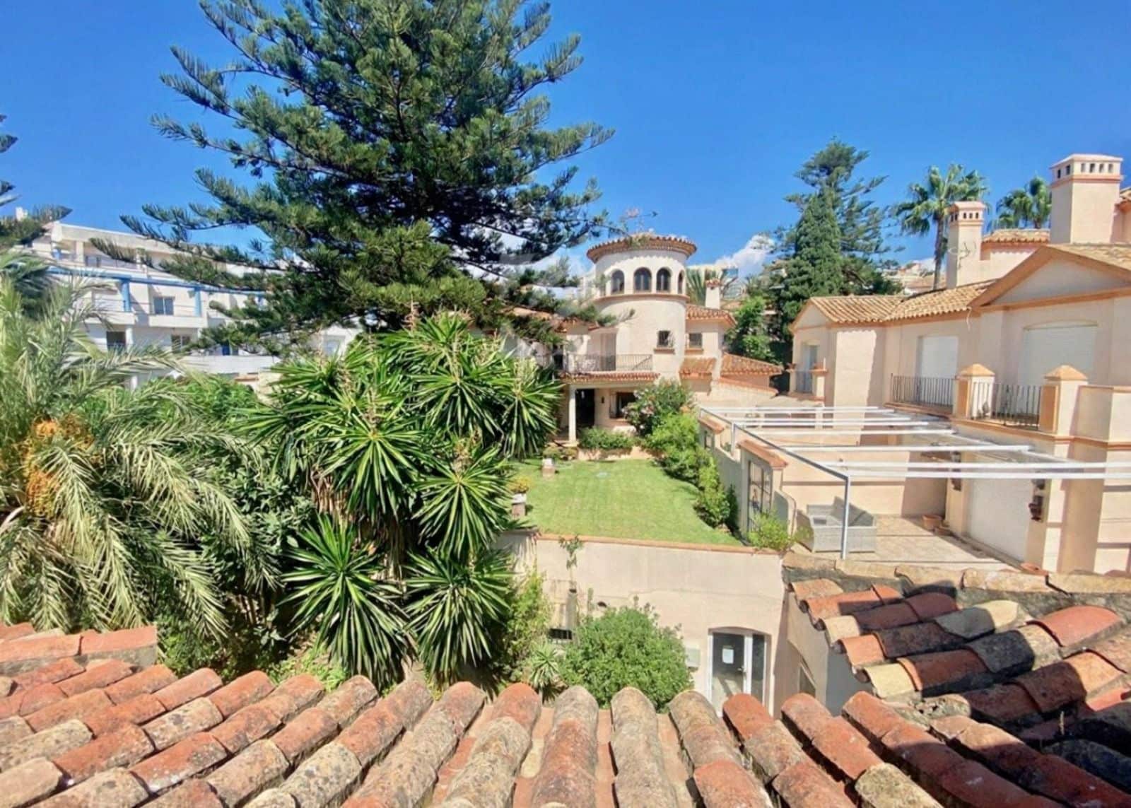 5 chambre Maison de Ville à vendre à Estepona - 895 000 € (Ref: 9677222)