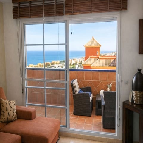 2 bedroom Apartment for sale in La Duquesa / Puerto de la Duquesa, Manilva - € 265,000 (Ref: 9677223)