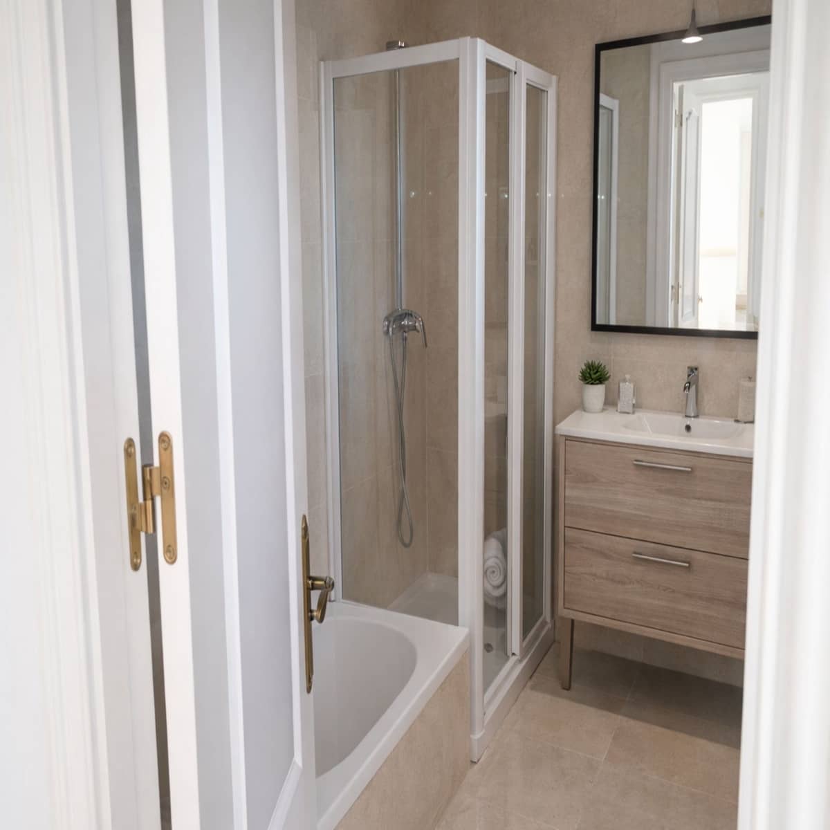 2 bedroom Apartment for sale in La Duquesa / Puerto de la Duquesa - € 265,000 (Ref: 9677223)