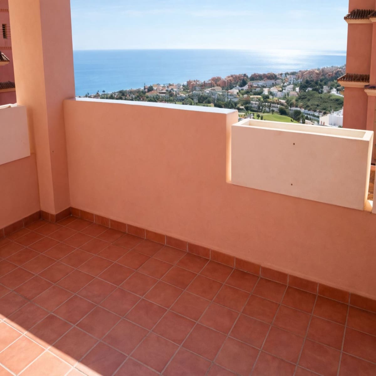 2 bedroom Apartment for sale in La Duquesa / Puerto de la Duquesa - € 265,000 (Ref: 9677223)