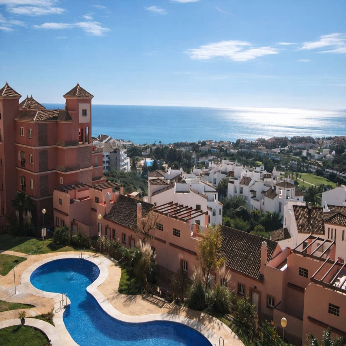 2 bedroom Apartment for sale in La Duquesa / Puerto de la Duquesa - € 265,000 (Ref: 9677223)