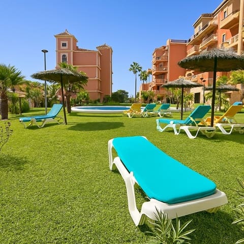 2 bedroom Apartment for sale in La Duquesa / Puerto de la Duquesa, Manilva - € 265,000 (Ref: 9677223)