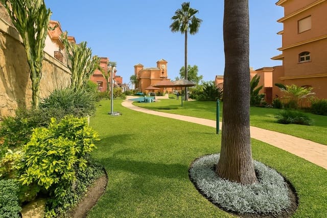 2 bedroom Apartment for sale in La Duquesa / Puerto de la Duquesa, Manilva - € 265,000 (Ref: 9677223)