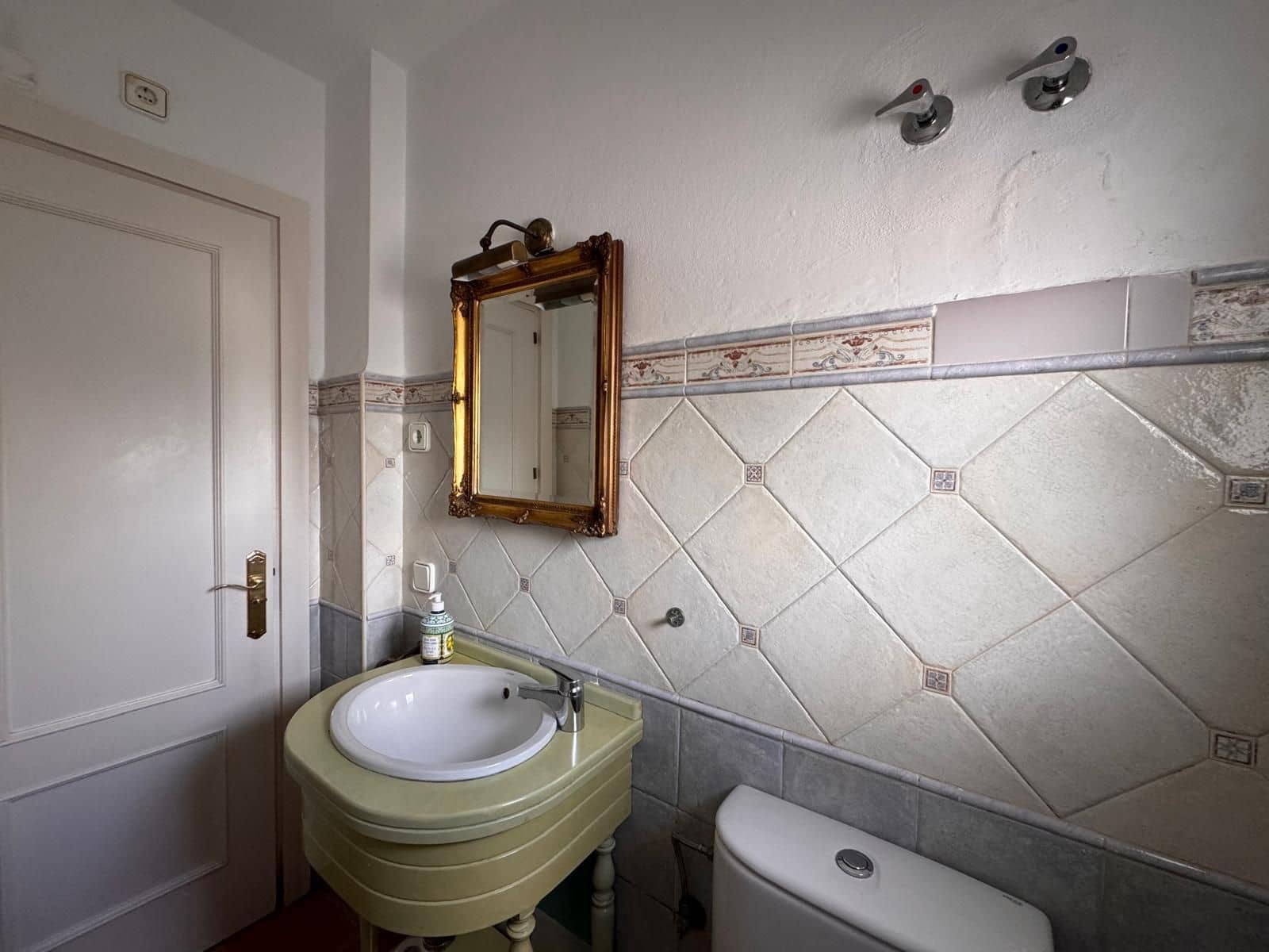 3 sovrum Semi-fristående Villa till salu i Manilva - 570 000 € (Ref: 9677225)