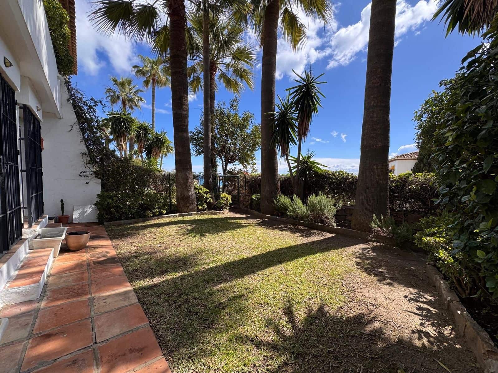 3 sovrum Semi-fristående Villa till salu i Manilva - 570 000 € (Ref: 9677225)