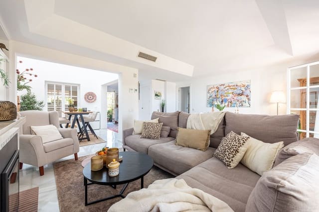 4 sovrum Hus till salu i New Golden Mile, Estepona - 550 000 € (Ref: 9677227)