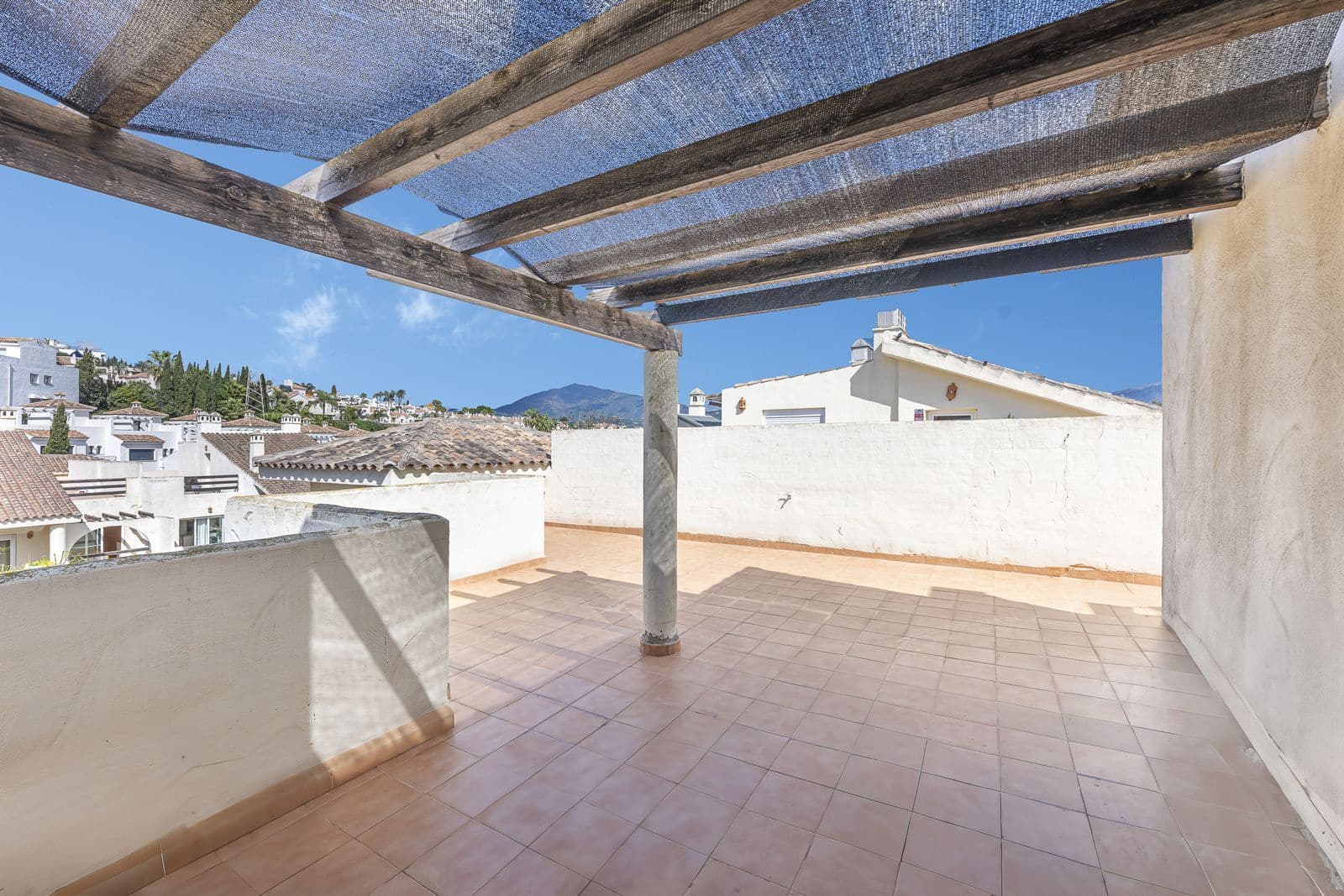 1 bedroom Apartment for sale in El Paraiso - € 325,000 (Ref: 9677228)