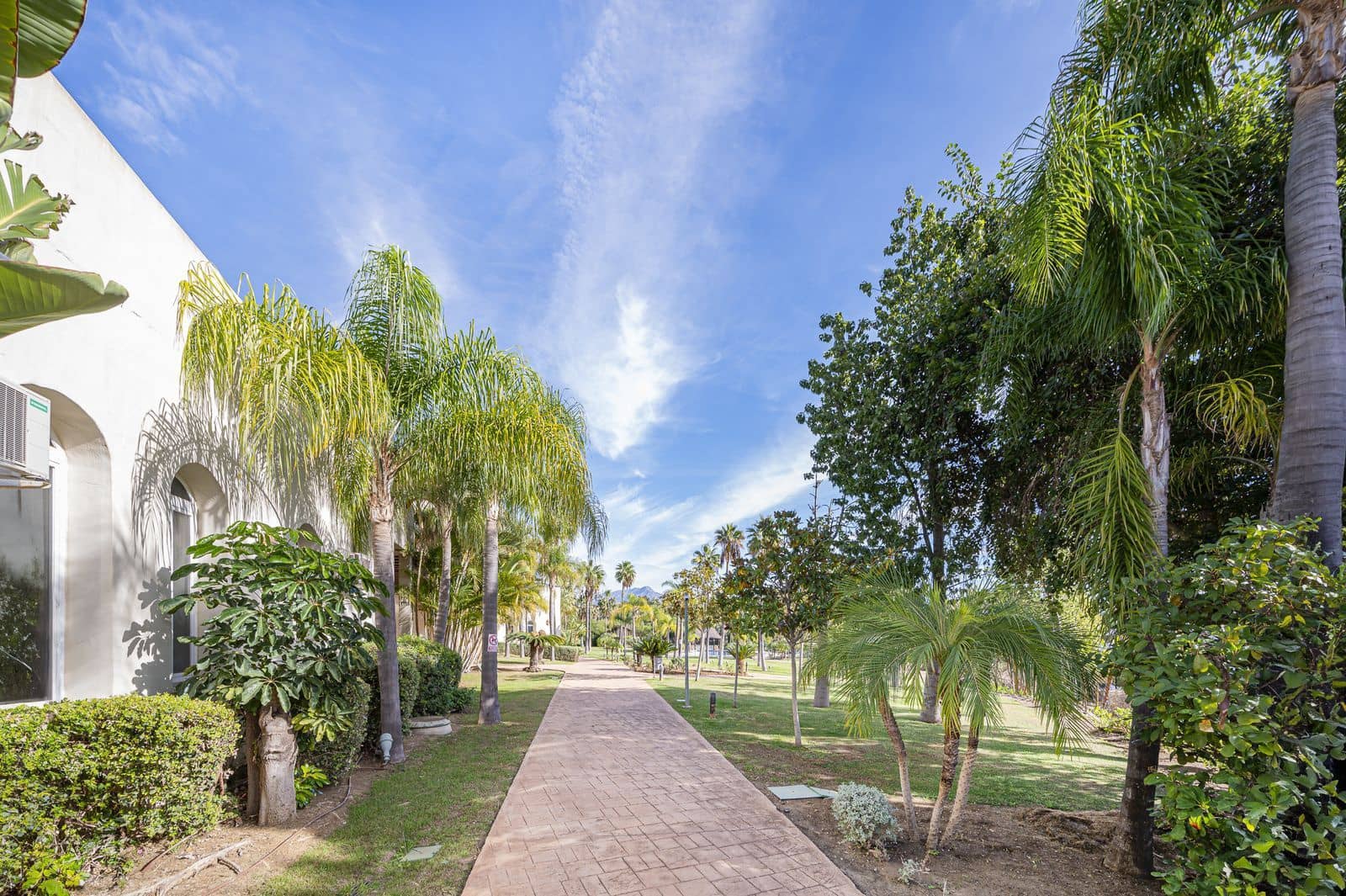 1 bedroom Apartment for sale in El Paraiso - € 325,000 (Ref: 9677228)