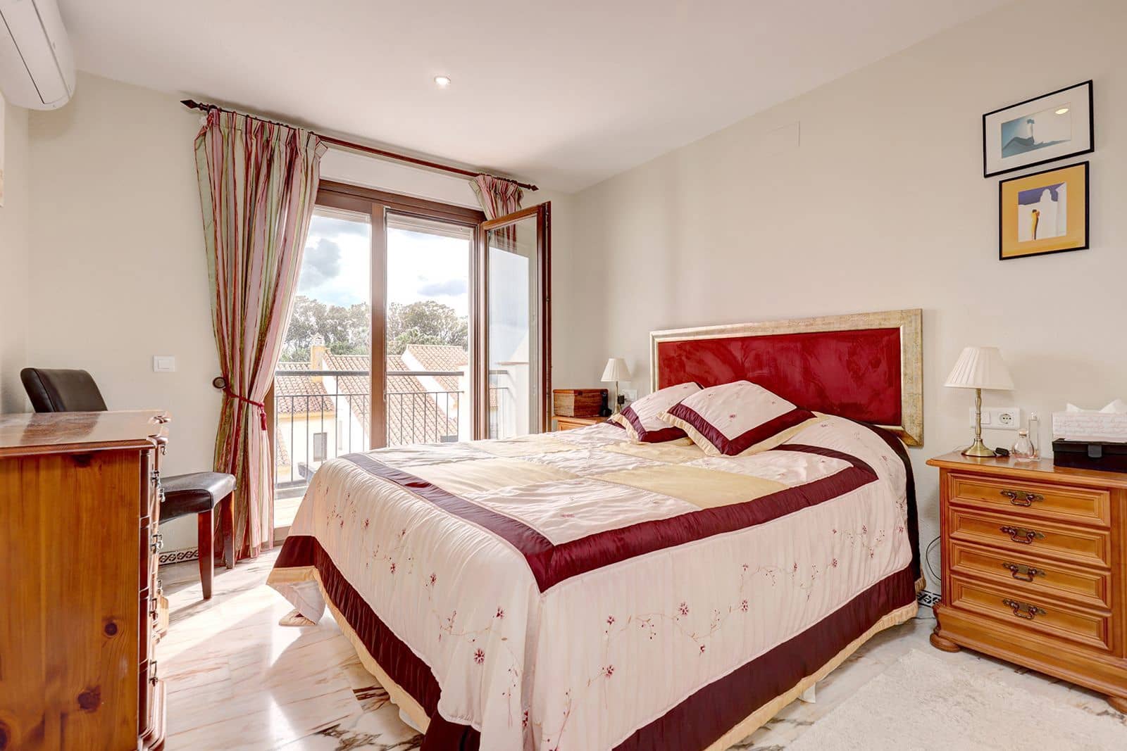 4 quarto Casa em Banda para venda em La Duquesa / Puerto de la Duquesa - 450 000 € (Ref: 9677229)