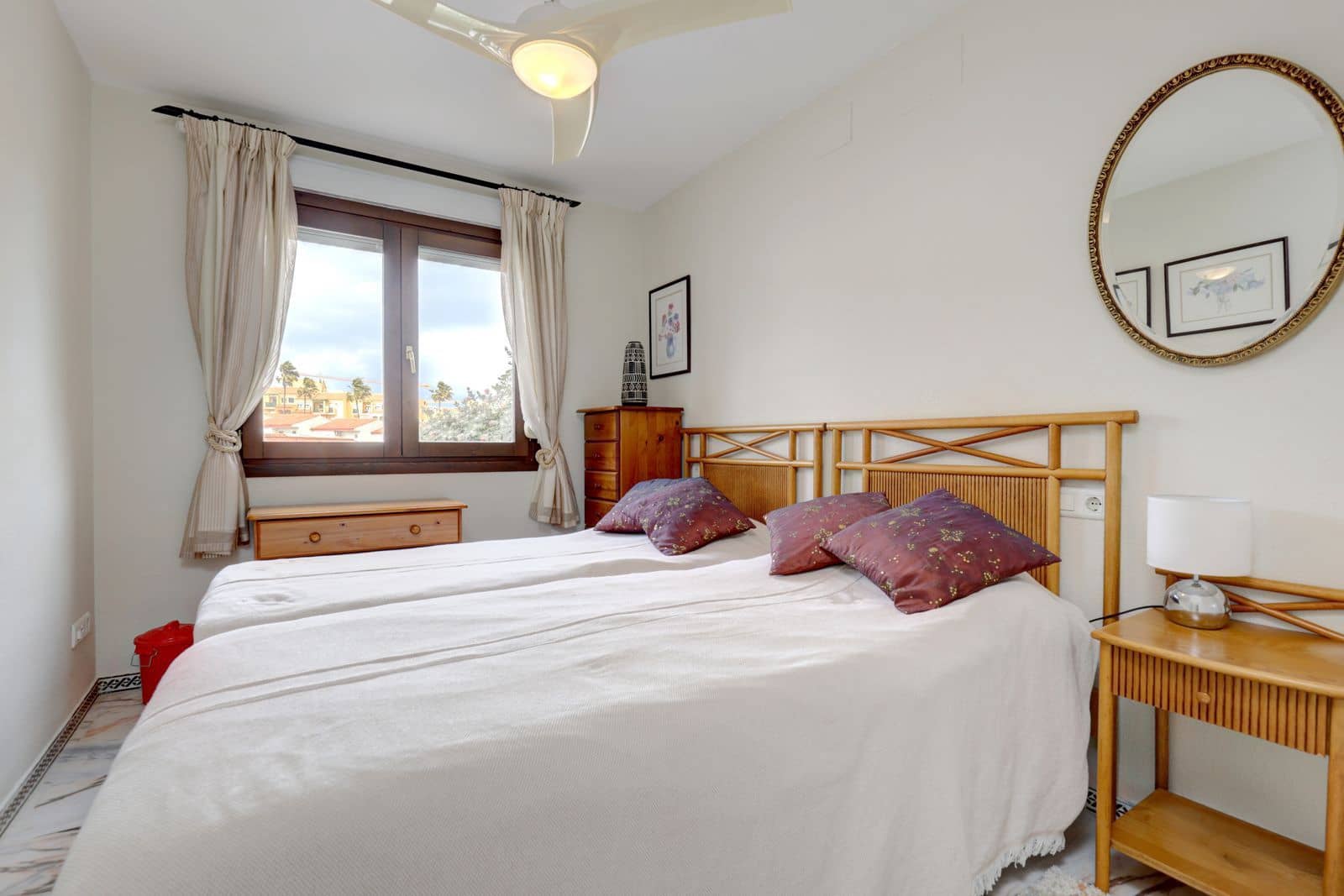 4 quarto Casa em Banda para venda em La Duquesa / Puerto de la Duquesa - 450 000 € (Ref: 9677229)