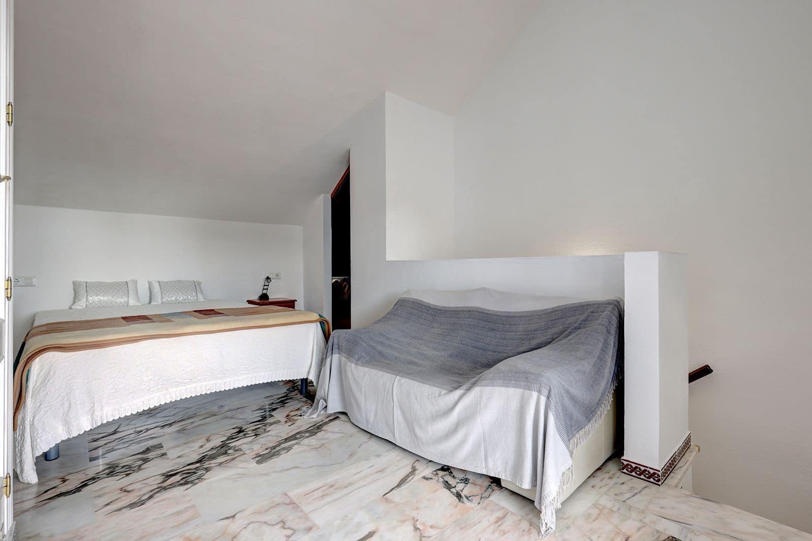 4 quarto Casa em Banda para venda em La Duquesa / Puerto de la Duquesa - 450 000 € (Ref: 9677229)