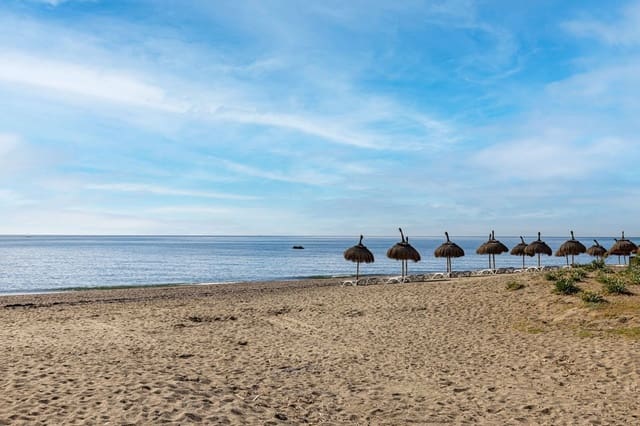 4 quarto Casa em Banda para venda em La Duquesa / Puerto de la Duquesa, Manilva - 450 000 € (Ref: 9677229)