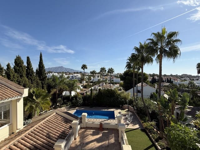 Chalet de 4 habitaciones en Cancelada, Estepona en venta - 1.875.000 € (Ref: 9677231)