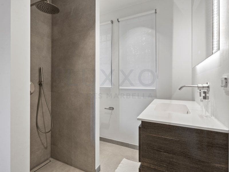 Apartamento de 2 habitaciones en Benahavís en venta - 675.000 € (Ref: 9677238)