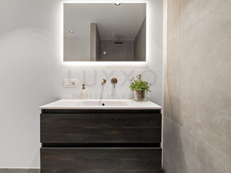 Apartamento de 2 habitaciones en Benahavís en venta - 675.000 € (Ref: 9677238)