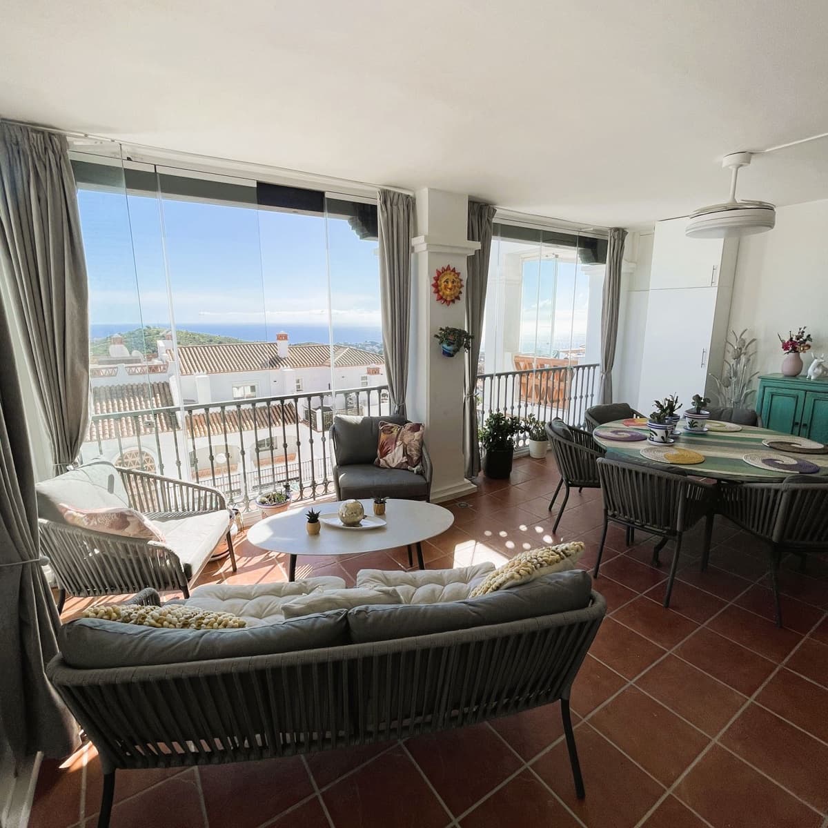 2 bedroom Apartment for sale in Calahonda - € 450,000 (Ref: 9677239)