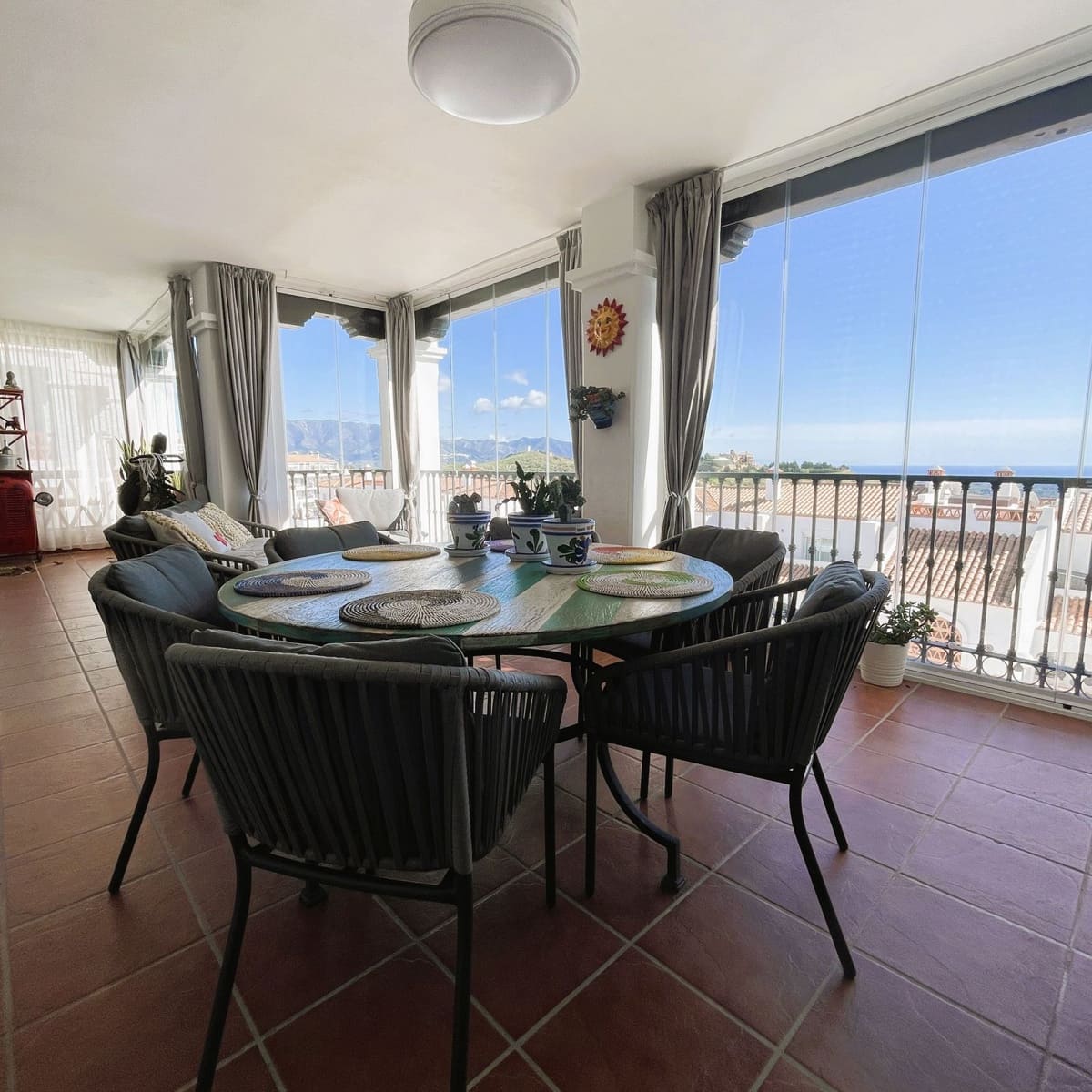 2 bedroom Apartment for sale in Calahonda - € 450,000 (Ref: 9677239)