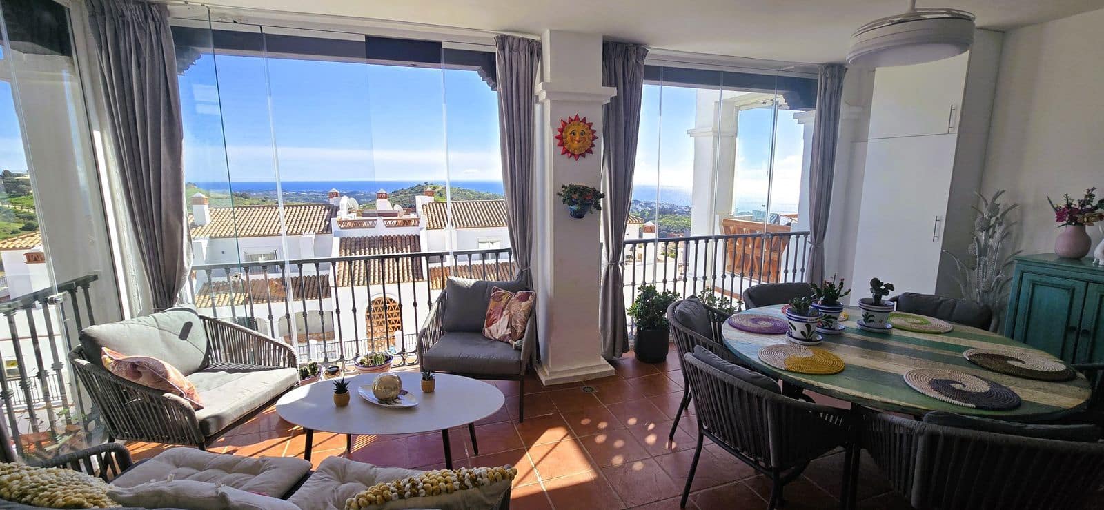 2 bedroom Apartment for sale in Calahonda - € 450,000 (Ref: 9677239)