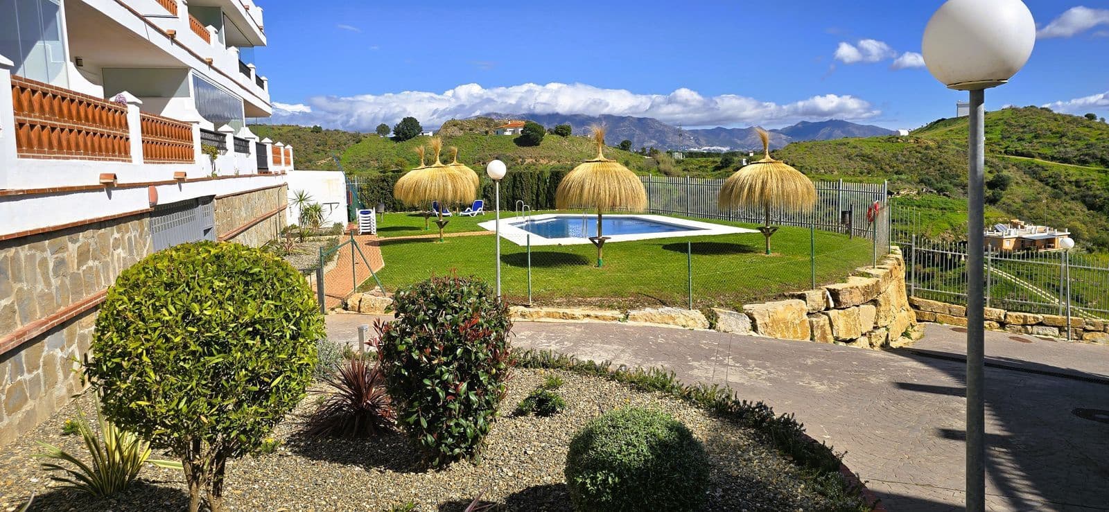 2 bedroom Apartment for sale in Calahonda - € 450,000 (Ref: 9677239)