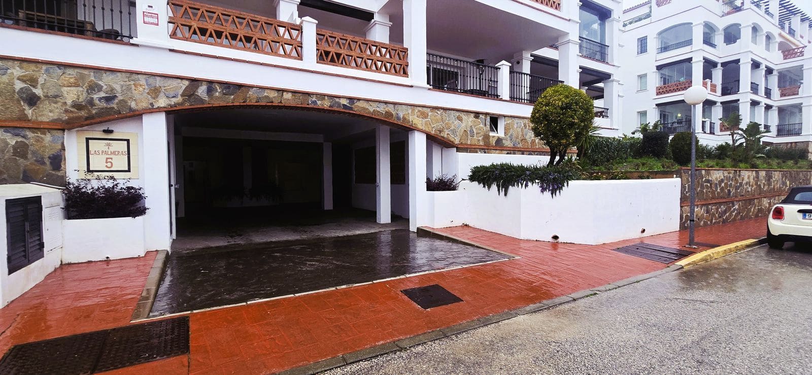 2 bedroom Apartment for sale in Calahonda - € 450,000 (Ref: 9677239)