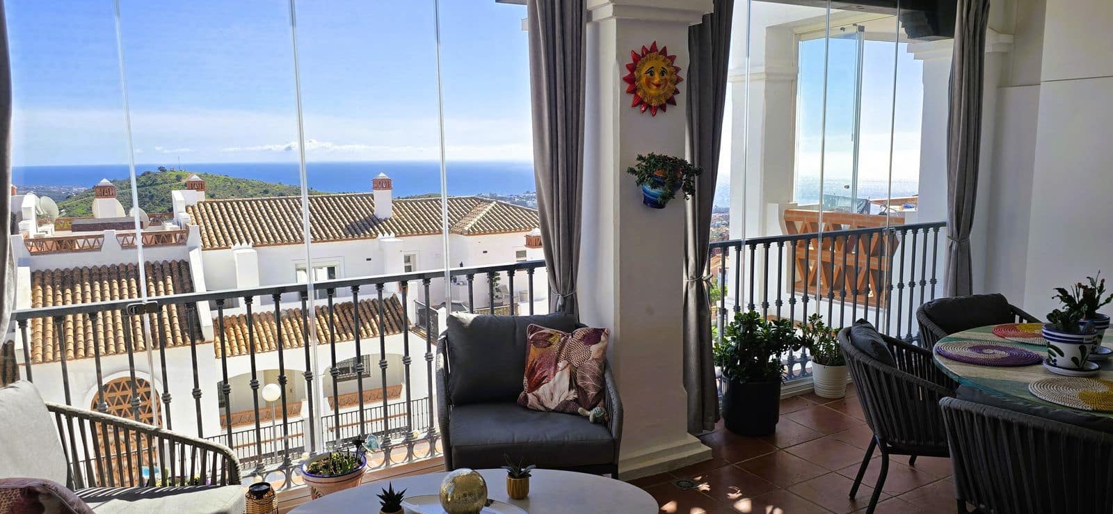 2 bedroom Apartment for sale in Calahonda - € 450,000 (Ref: 9677239)