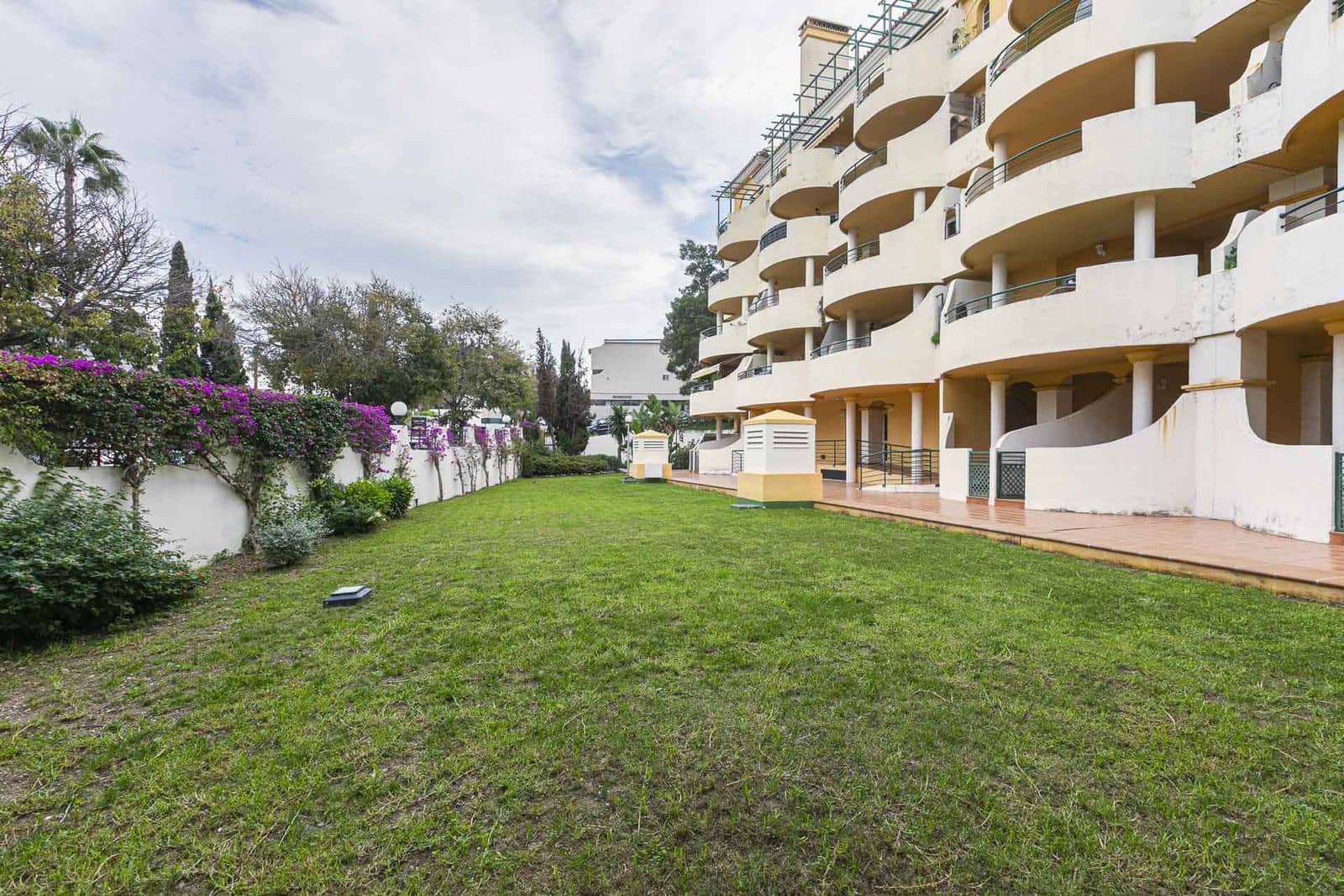 2 slaapkamer Appartement te koop in Nueva Andalucia - € 535.000 (Ref: 9677243)