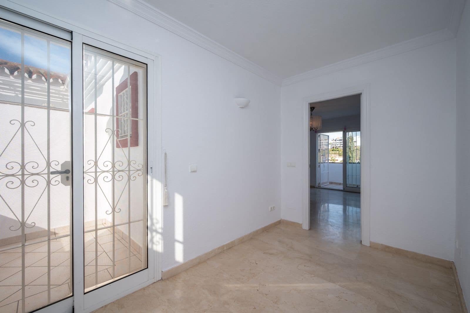 Casa de 3 habitaciones en Riviera del Sol en venta - 450.000 € (Ref: 9677250)