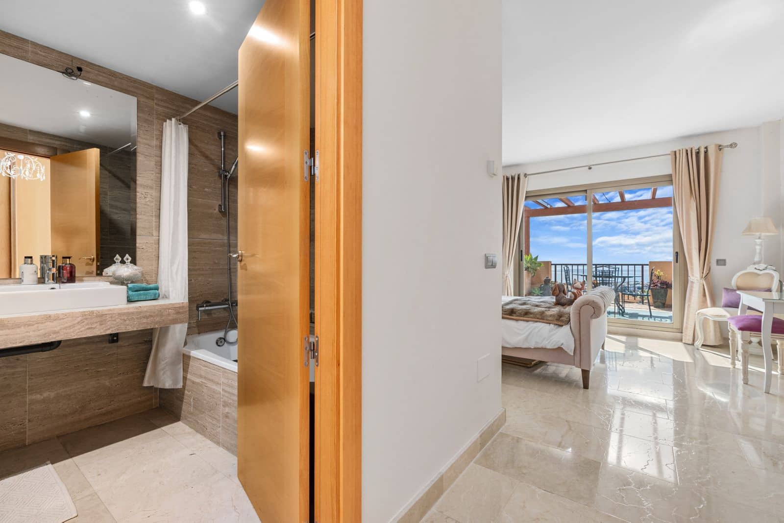 3 sypialnia Penthouse na sprzedaż w Benahavis - 949 950 € (Ref: 9677251)