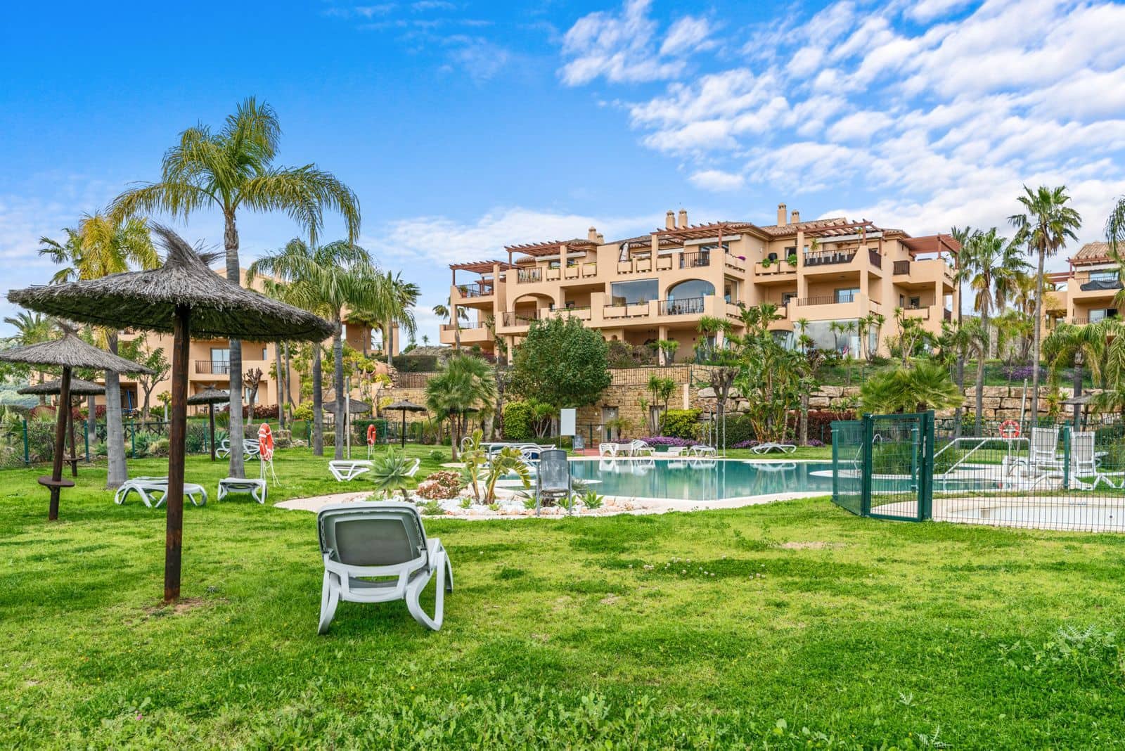 3 sypialnia Penthouse na sprzedaż w Benahavis - 949 950 € (Ref: 9677251)