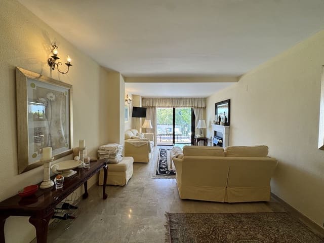 2 soveværelse Lejlighed til salg i Golden Mile, Marbella - € 495.000 (Ref: 9677254)